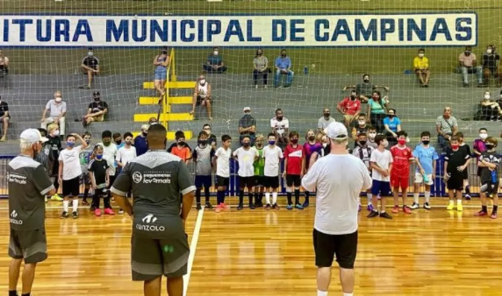 ELAS COME&Ccedil;ARAM